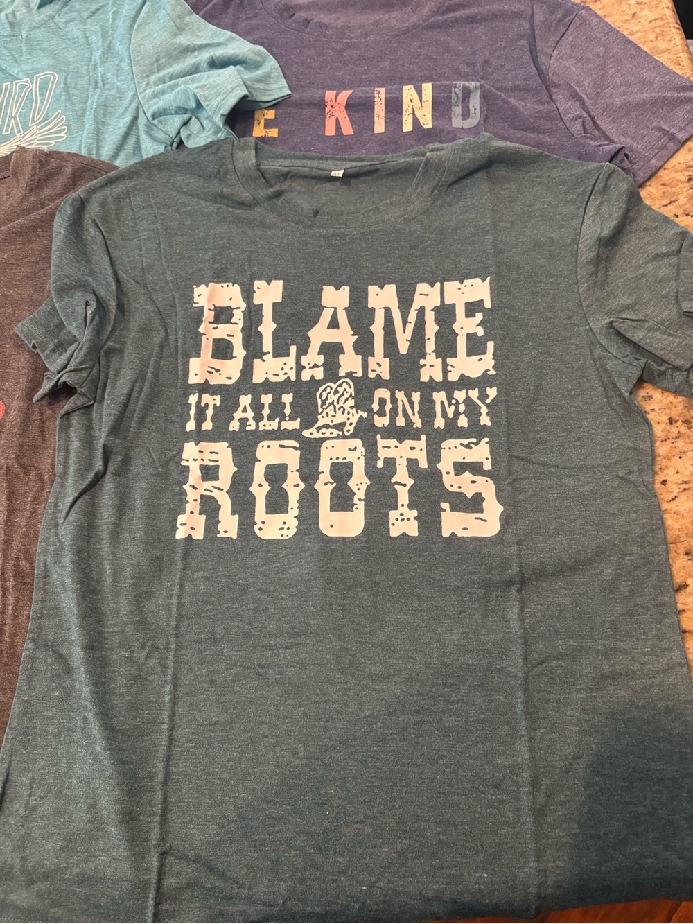 Set of 4 women’s graphic tees - Picture 11 of 16